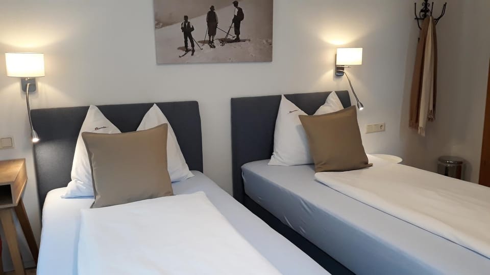 Bed, Photo of the whole room, Decorative detail, Bedroom