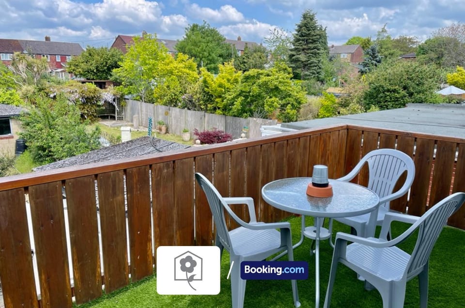 Patio, Day, Garden, View (from property/room), Balcony/Terrace, Dining area, Garden view