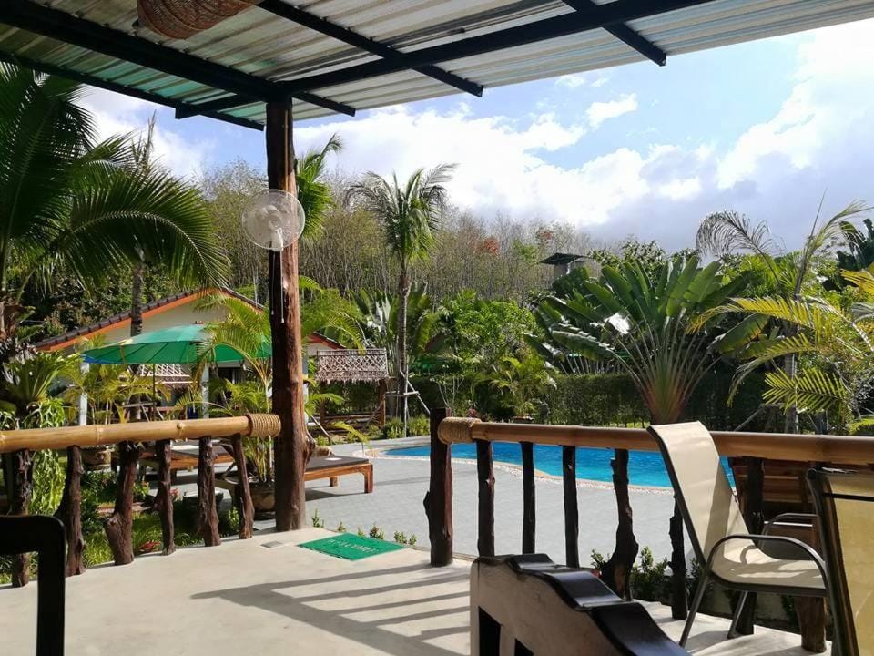 Restaurant/places to eat, Garden, Swimming pool