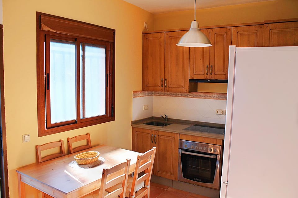 Day, Kitchen or kitchenette, Photo of the whole room, Dining area, On site