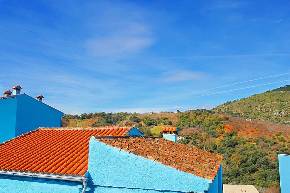 Day, Balcony/Terrace, Bedroom, Autumn, On site, City view, Mountain view