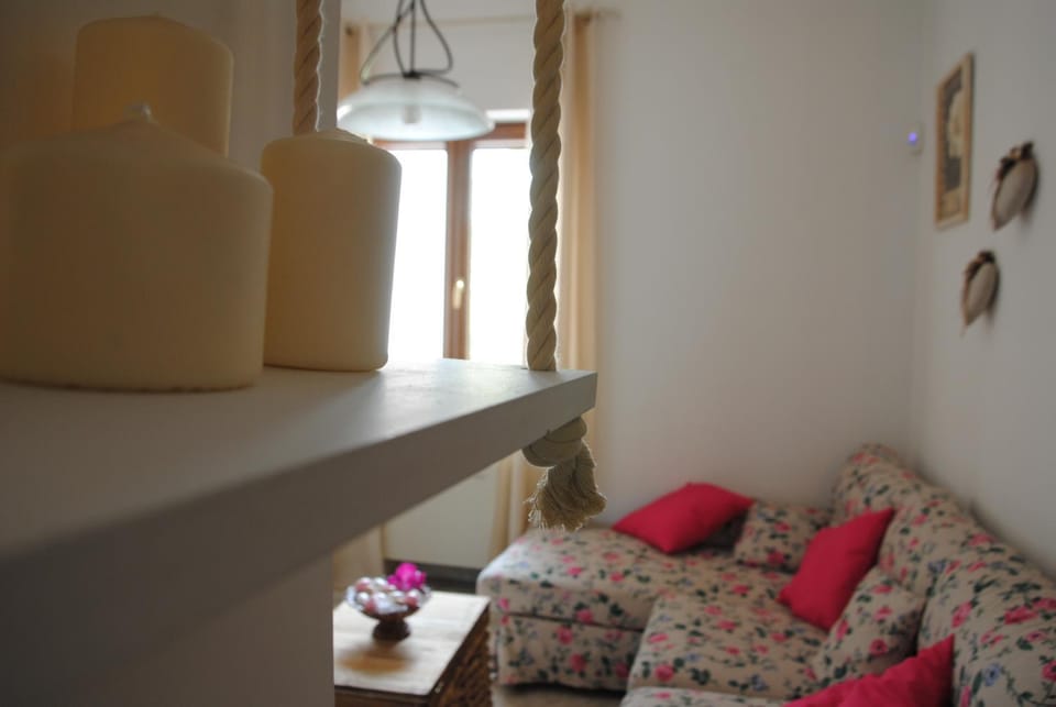 Living room, Decorative detail, Seating area