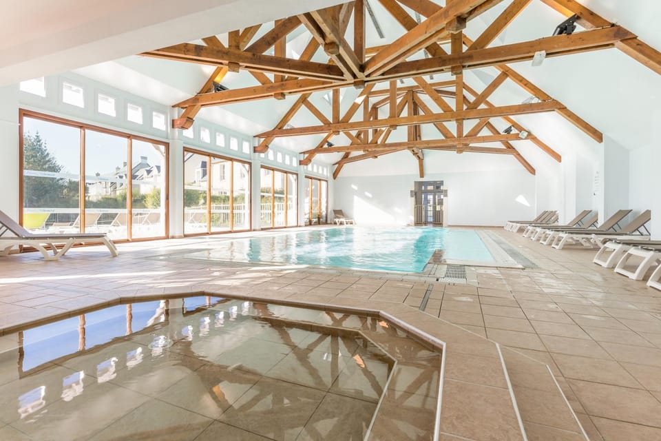 Day, Pool view, Swimming pool, sunbed