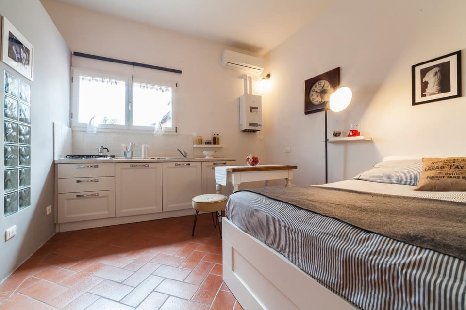 Kitchen or kitchenette, Living room, Photo of the whole room, Dining area, Bedroom