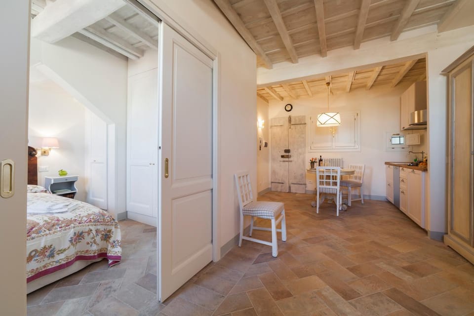 Kitchen or kitchenette, Living room, Decorative detail, Dining area
