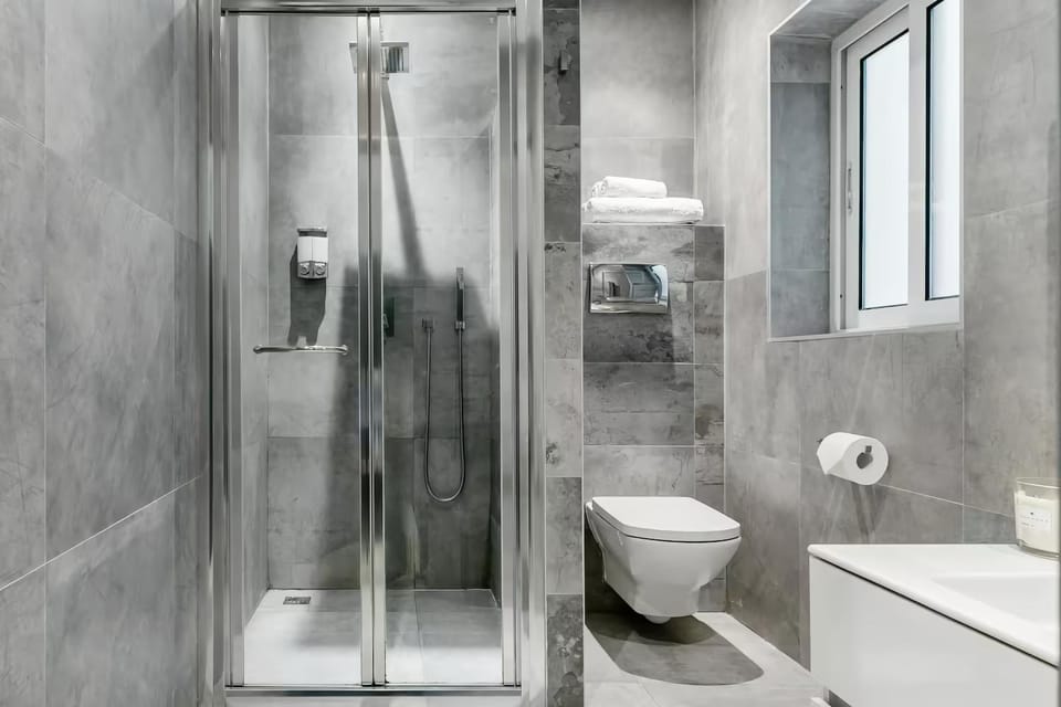 Bathroom, Photo of the whole room