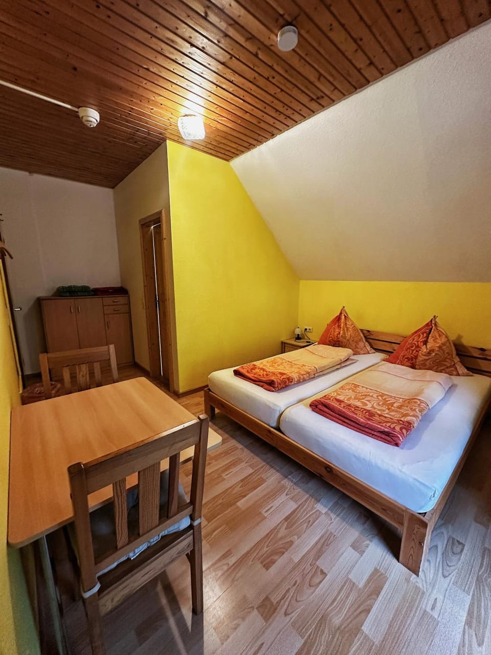 Shower, Toilet, Seating area, Bedroom, heating, towels, wardrobe