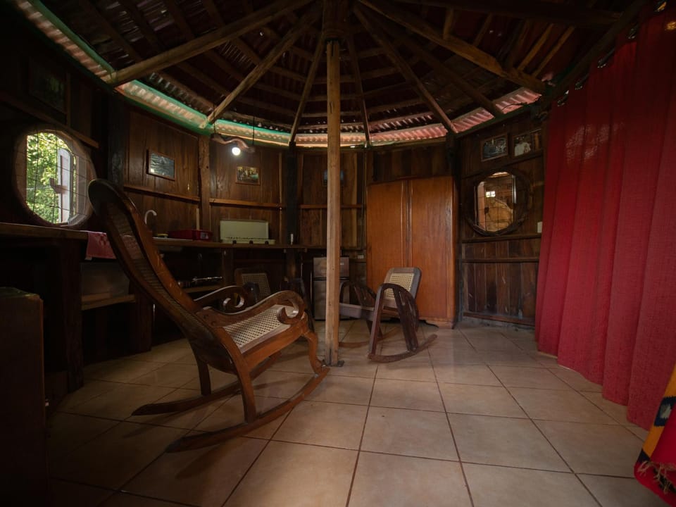 Kitchen or kitchenette, Living room, Seating area