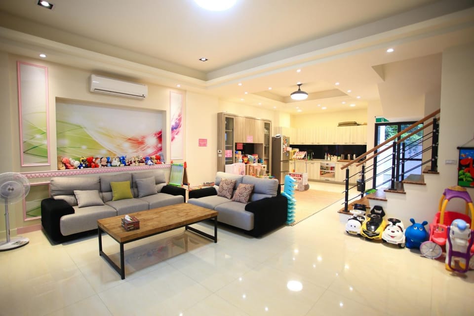 Communal lounge/ TV room