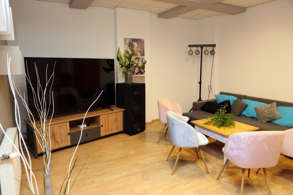 Communal lounge/ TV room, TV and multimedia, Lounge or bar, Seating area