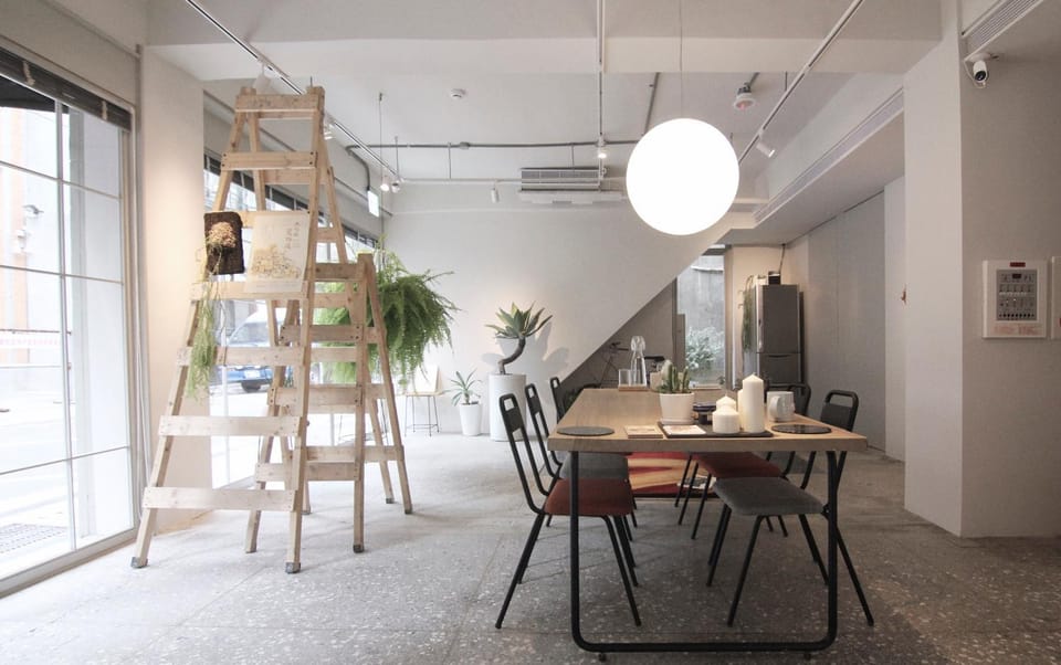 Communal lounge/ TV room, Lobby or reception, Lounge or bar, Decorative detail, Communal kitchen, On site
