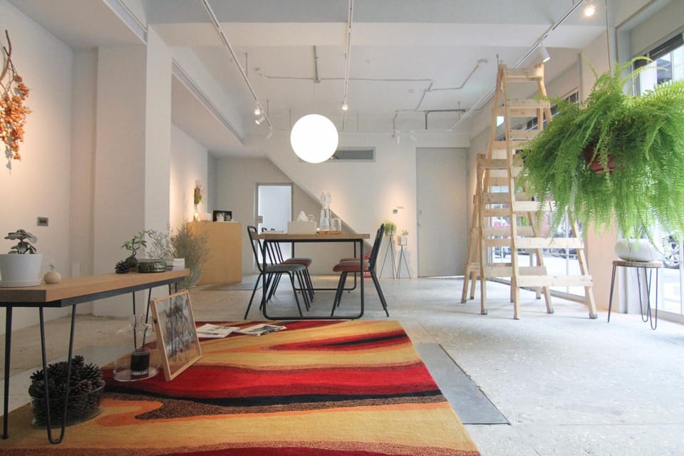 Lobby or reception, Lounge or bar, Decorative detail, Communal kitchen, On site
