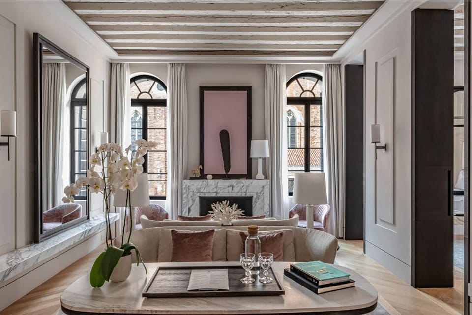 Living room, Lounge or bar, Seating area, Dining area, flat iron