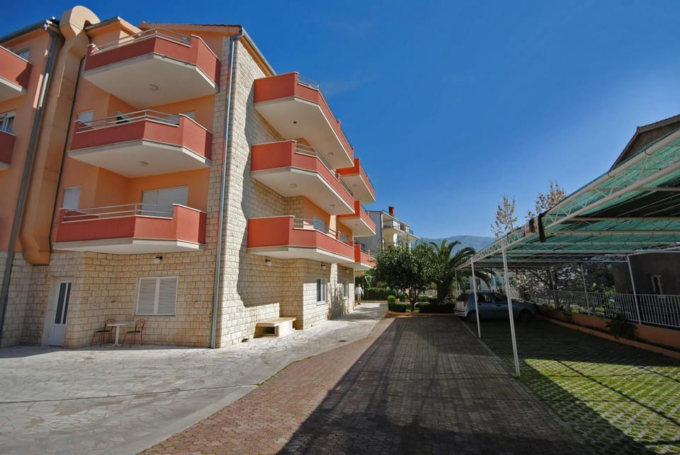 Property building, Patio, BBQ facilities