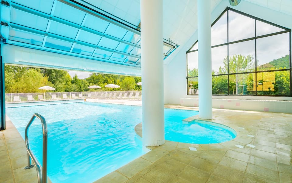 Swimming pool, Swimming pool