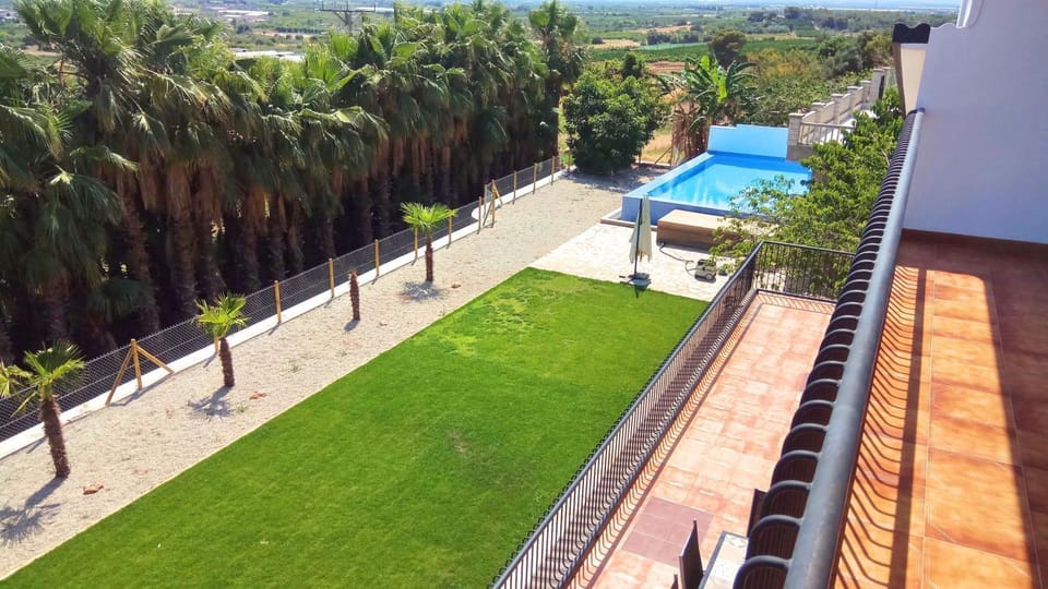 Off site, Garden, Swimming pool
