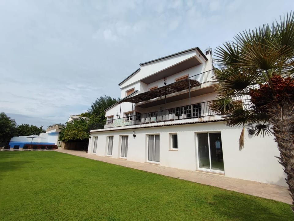 Property building, Garden, Garden view