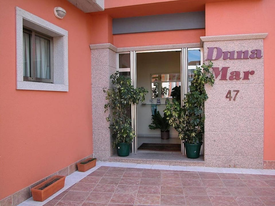 Facade/entrance