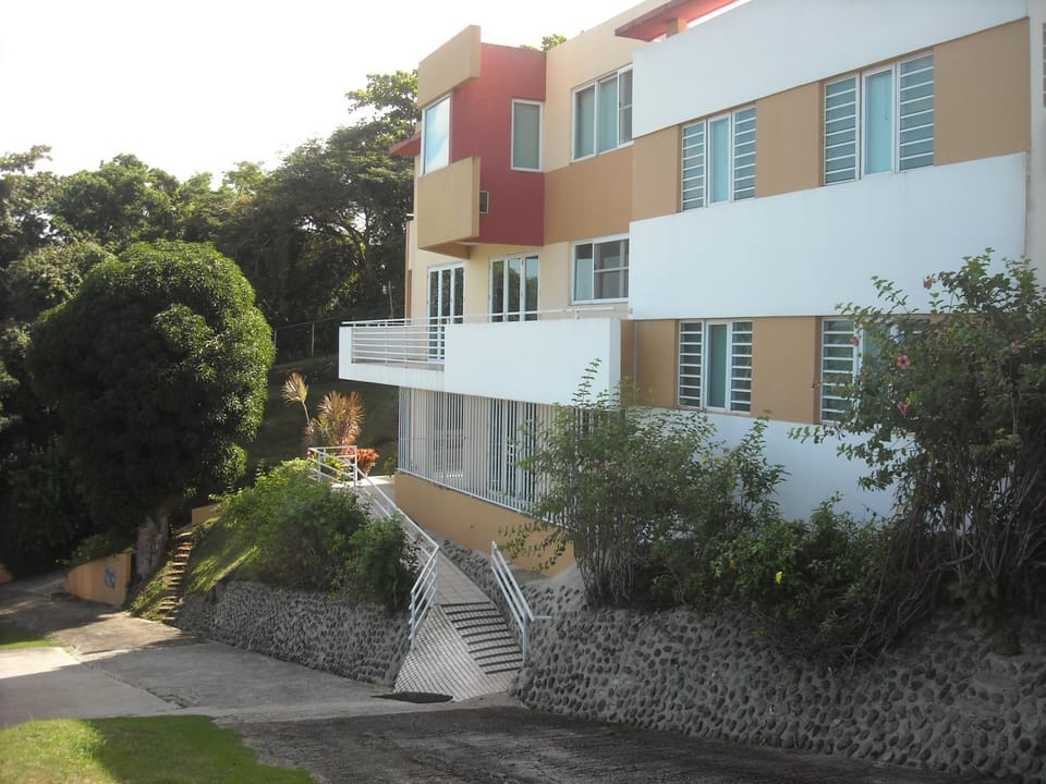 Patio, Facade/entrance, Bird's eye view, BBQ facilities, Garden, View (from property/room), Balcony/Terrace, Decorative detail, Pets, Sea view, Street view