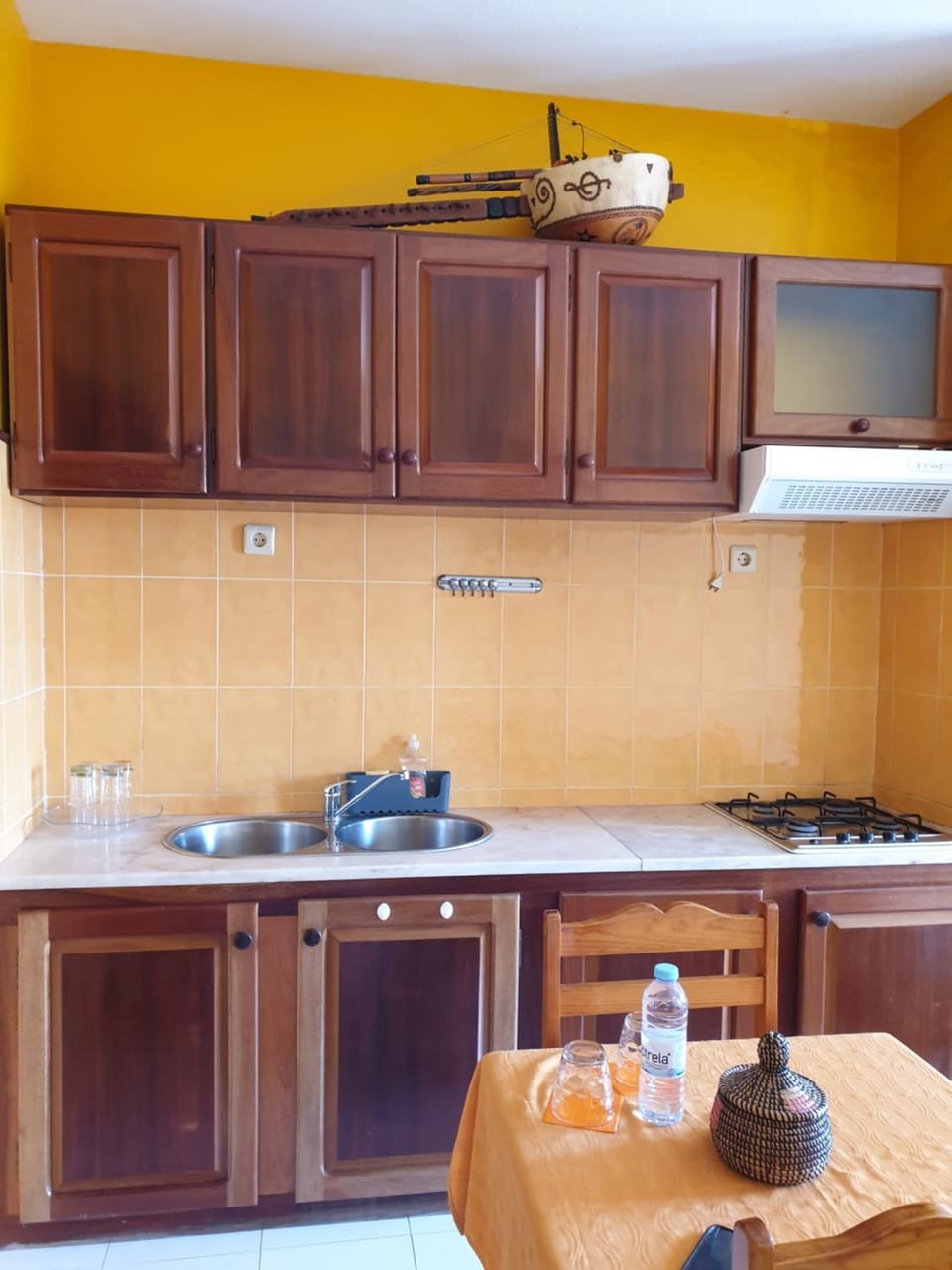 Kitchen or kitchenette, Dining area, stove