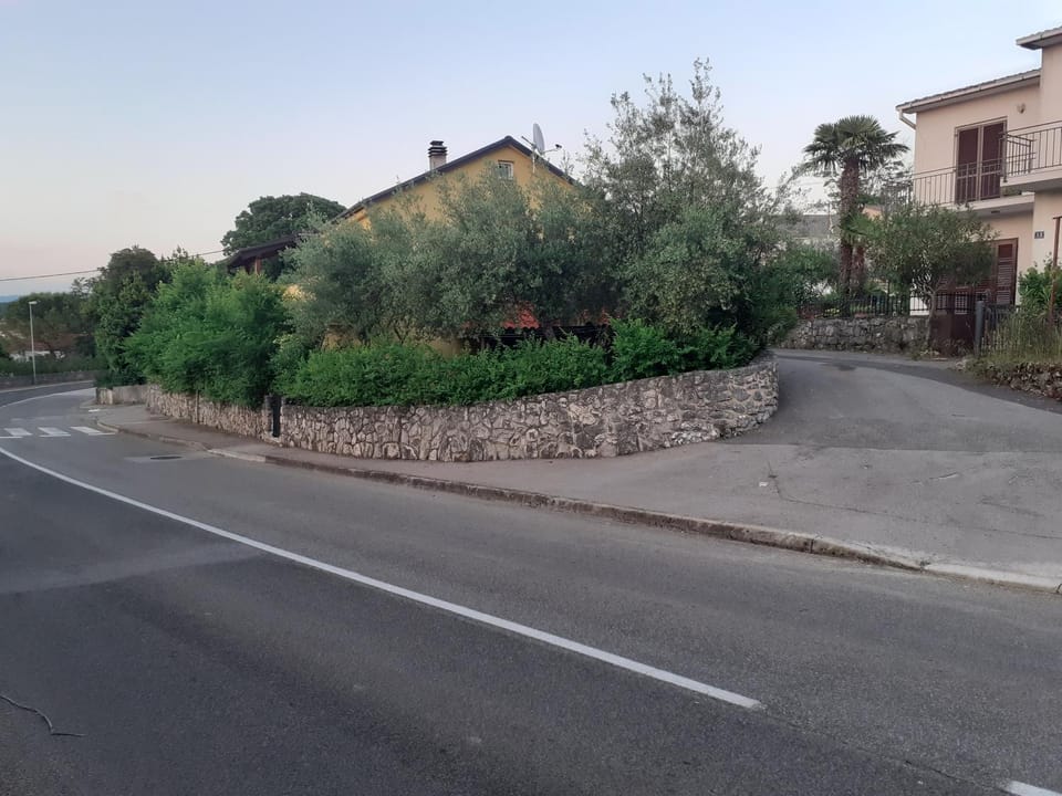 Neighbourhood, Street view