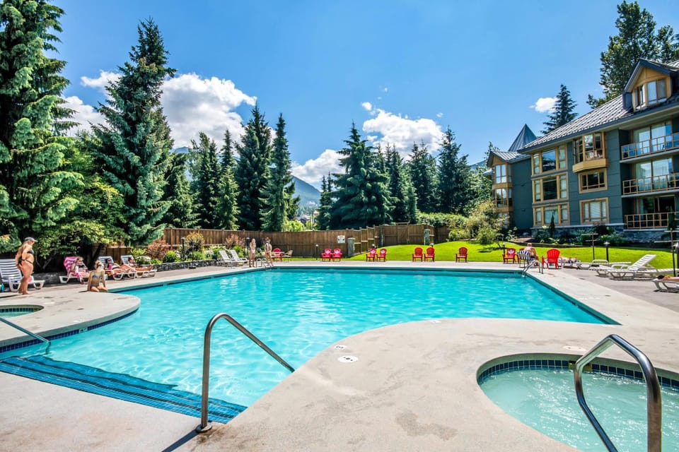 Hot Tub, Swimming pool