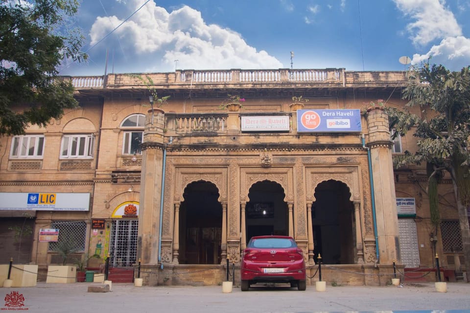 Facade/entrance, Bird's eye view, Street view