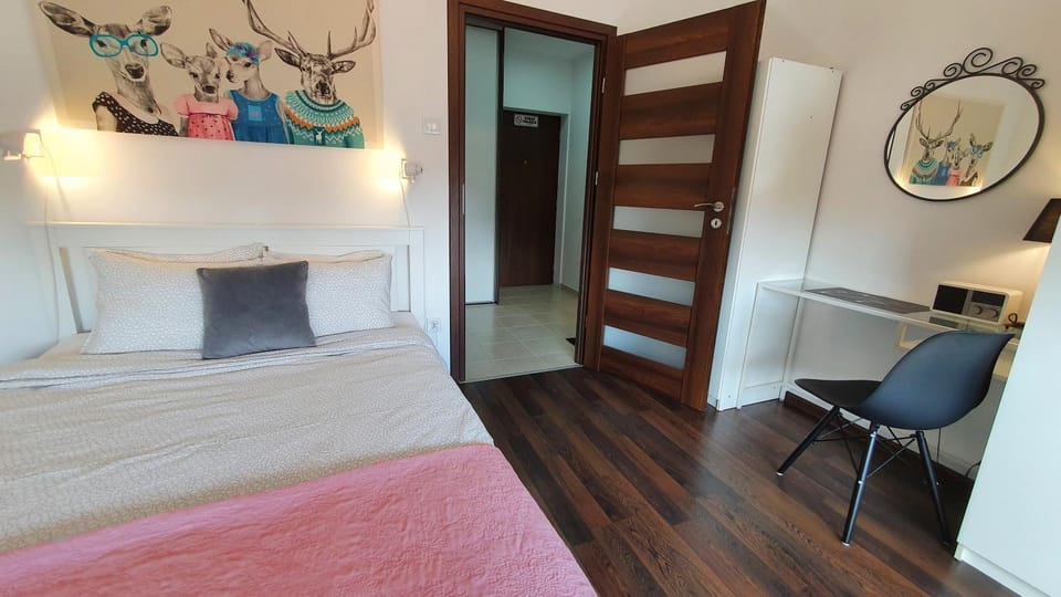 Apartament Przy Starówce - Stella - 2 Osobne Sypialnie, 2 Separate Bedrooms in Old Town - Main Square, Amazing View, Top Location! Apartment in Lower Silesian Voivodeship