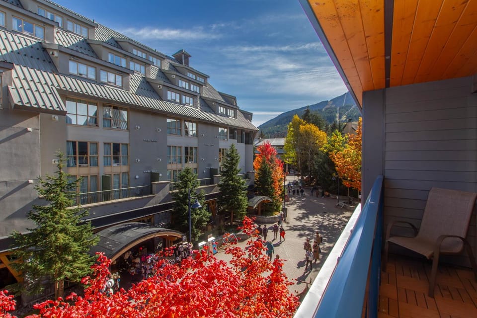 Balcony/Terrace, City view, Mountain view