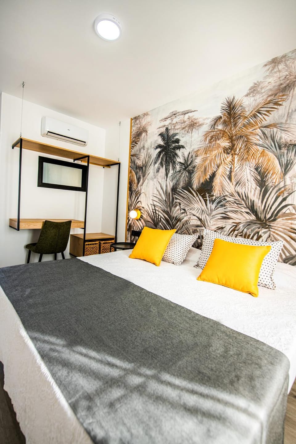 Bed, Photo of the whole room, Bedroom
