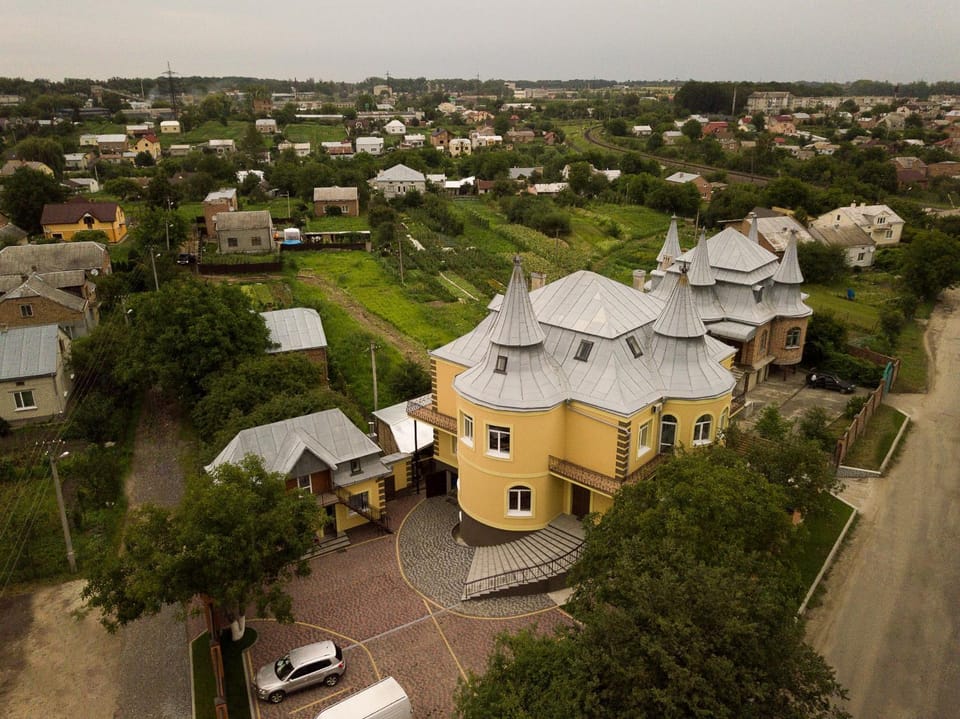 Property building, Bird's eye view, Summer, Location