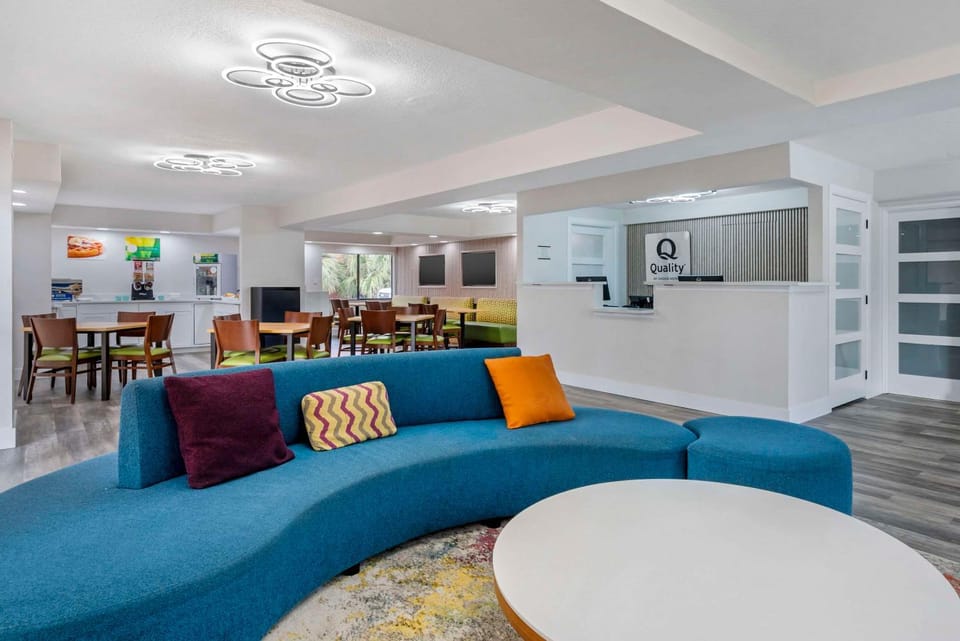 Lobby or reception, Seating area, Dining area