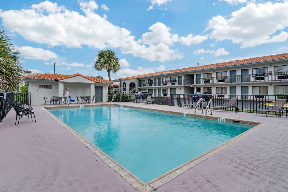 Property building, Pool view, Swimming pool