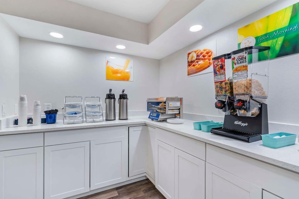 Coffee/tea facilities, Food and drinks, Breakfast