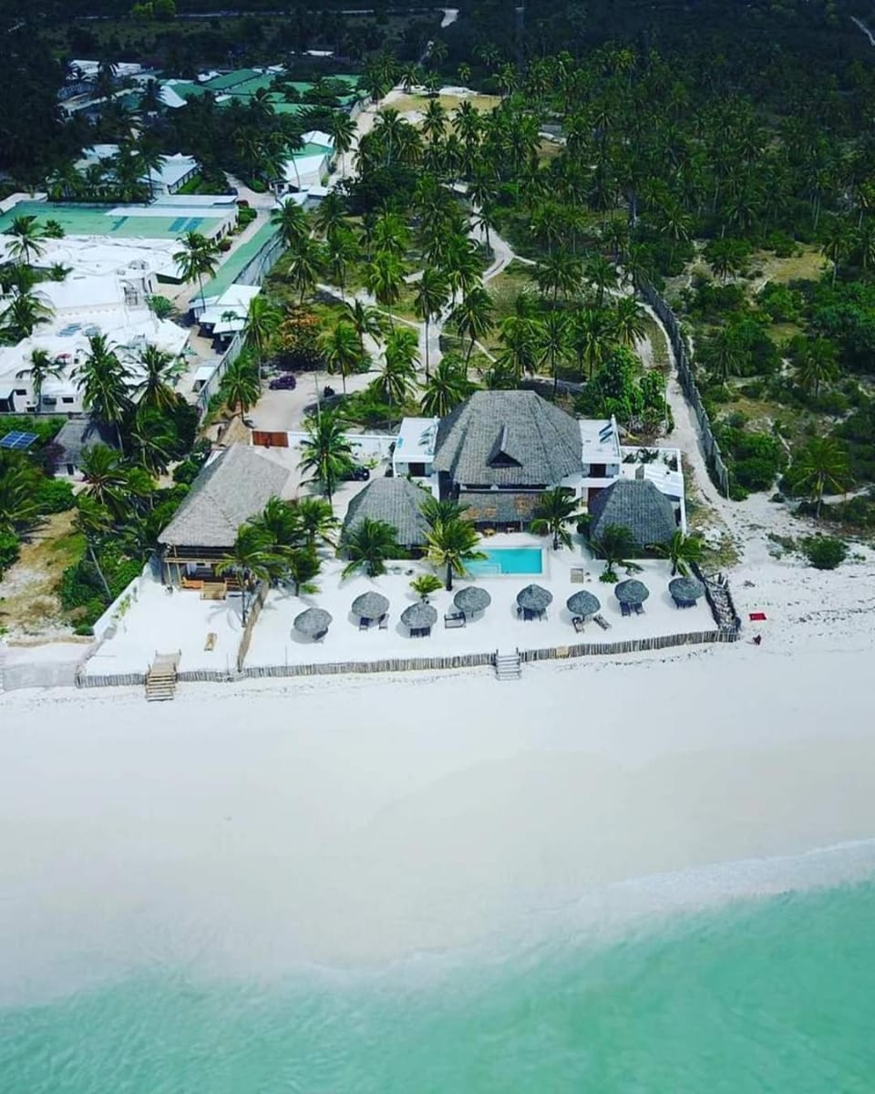 Property building, Restaurant/places to eat, Swimming pool, Breakfast