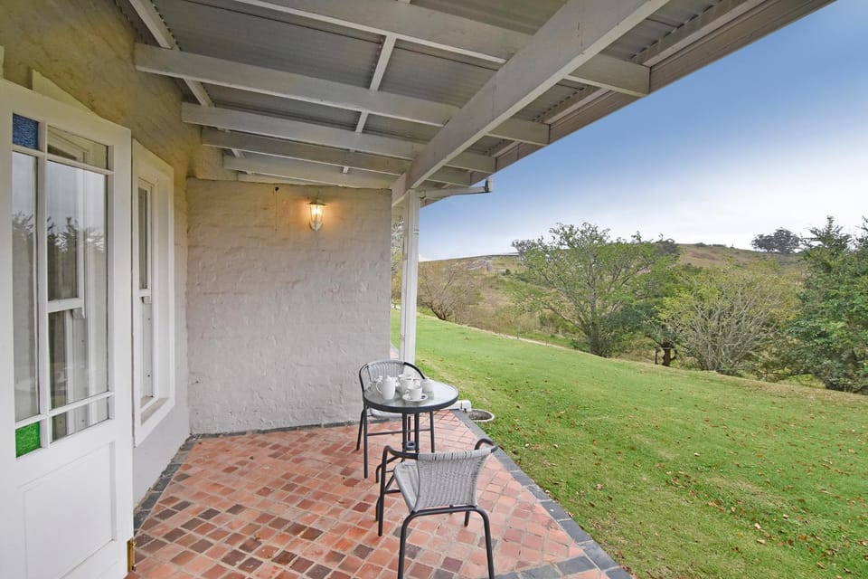 Property building, Patio, Spring, Day, Natural landscape, Garden, View (from property/room), Balcony/Terrace, Garden view, Mountain view