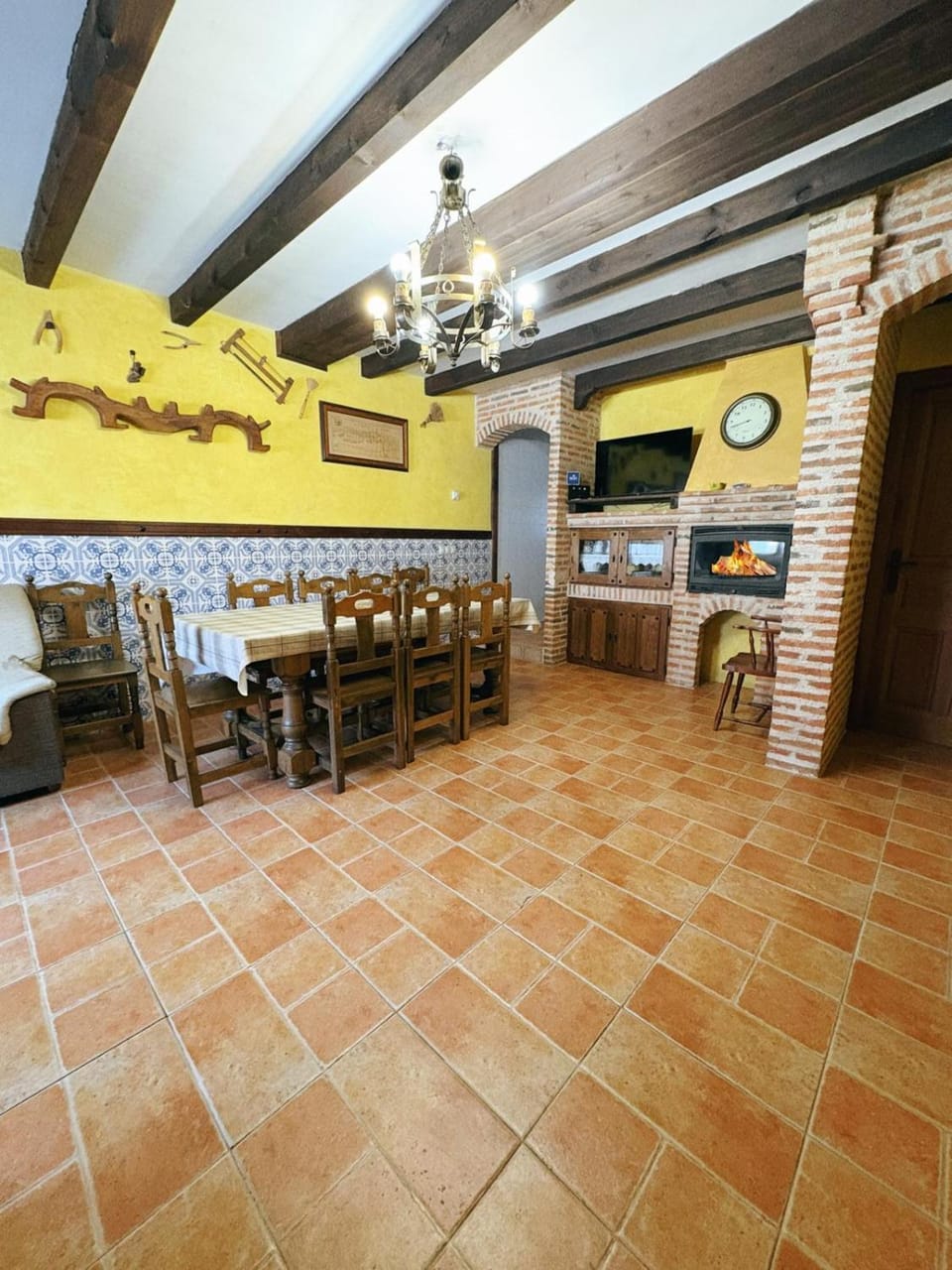 TV and multimedia, Living room, Dining area, fireplace