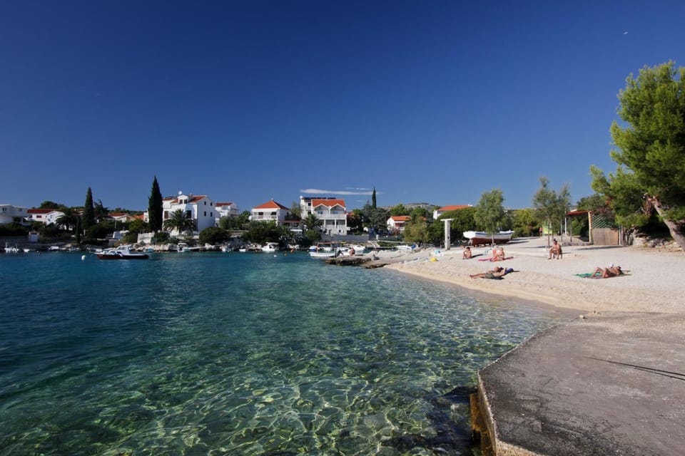 Neighbourhood, Beach