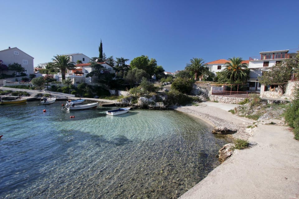Neighbourhood, Beach