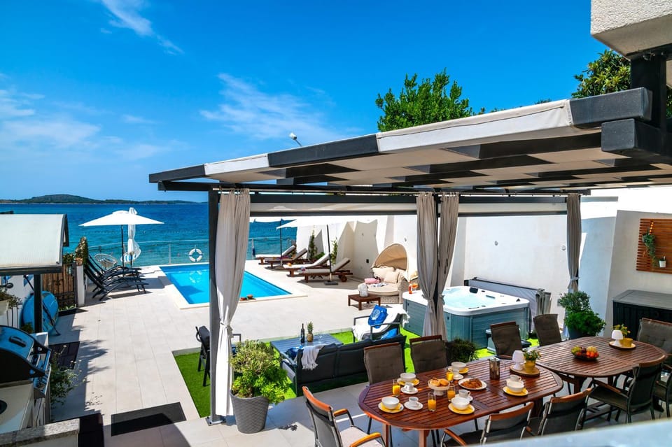 Seating area, Dining area, Pool view