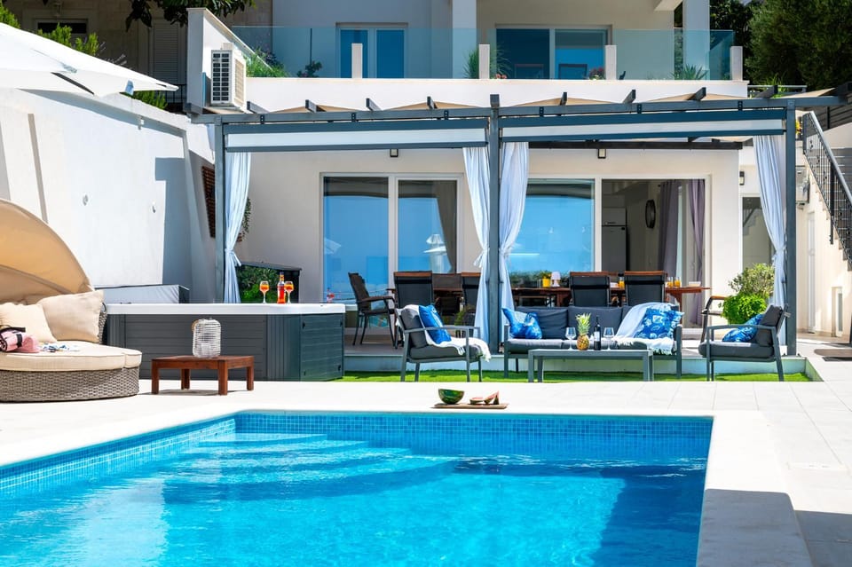 Seating area, Swimming pool
