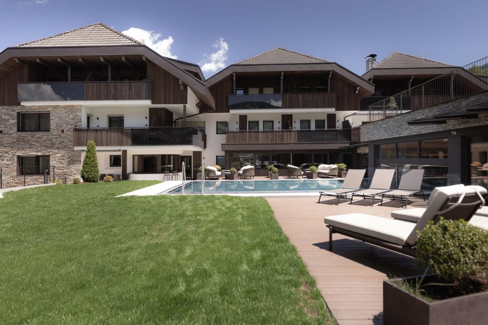 Property building, Pool view