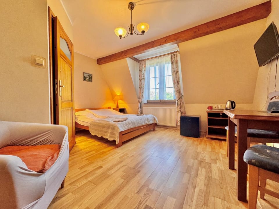 TV and multimedia, Photo of the whole room, Bedroom