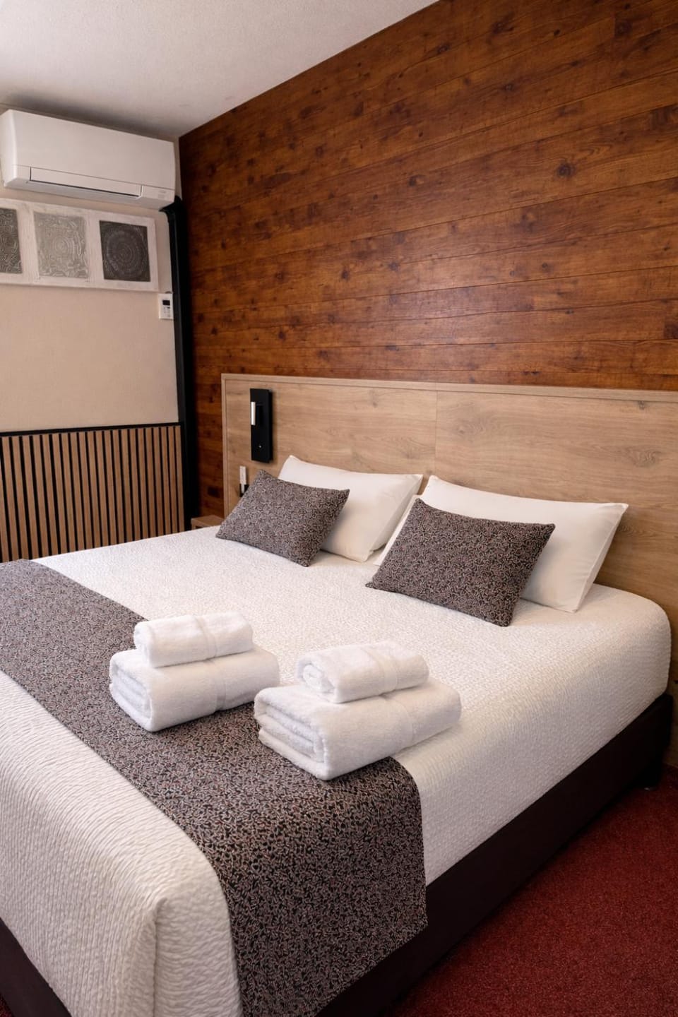 Bed, Bedroom, air conditioner