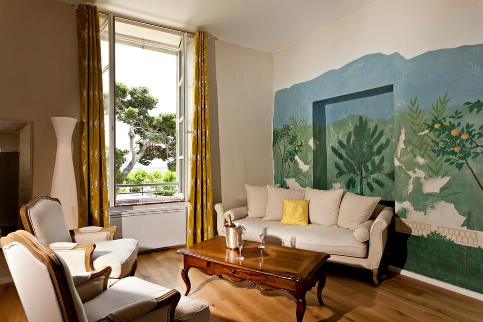 Living room, Decorative detail, Seating area, Garden view