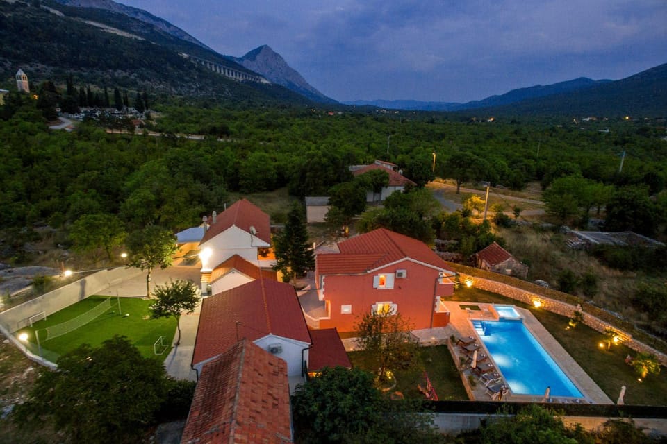 Bird's eye view, Pool view