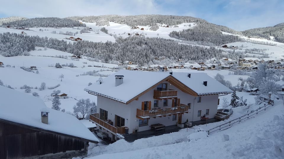 Property building, Day, Natural landscape, Winter, Mountain view