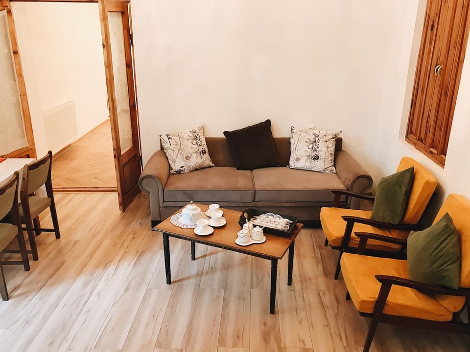 Living room, Photo of the whole room, Seating area, Dining area