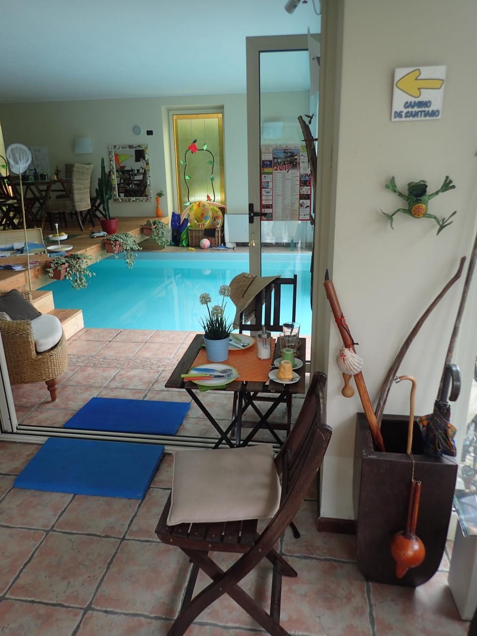 Dining area, Pool view