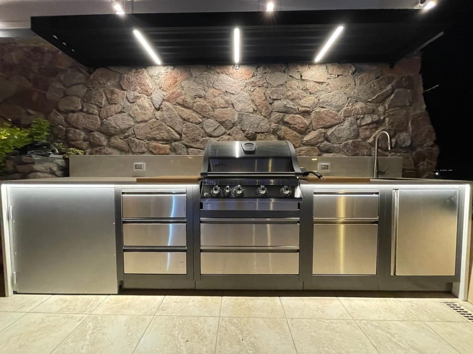 Luxury Suite by the pool Bed and Breakfast in Eilat